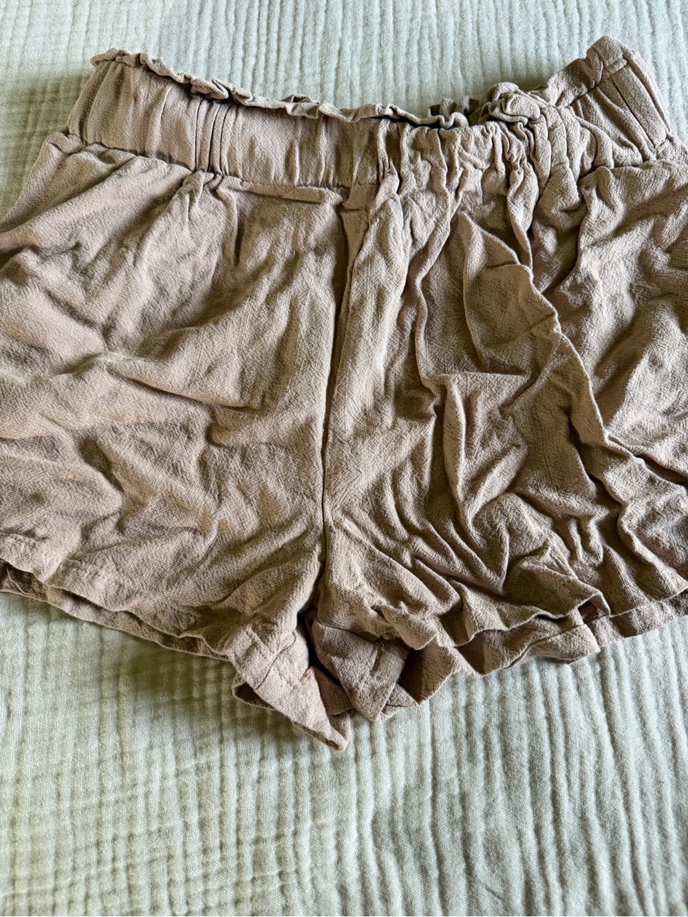 vestique Taupe Ruffle-Waist High-Rise Shorts